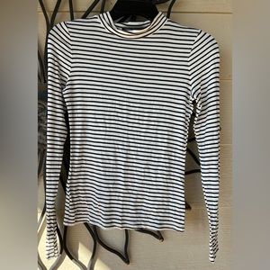 Women’s Lulus Small Black&white striped long sleeve tshirt